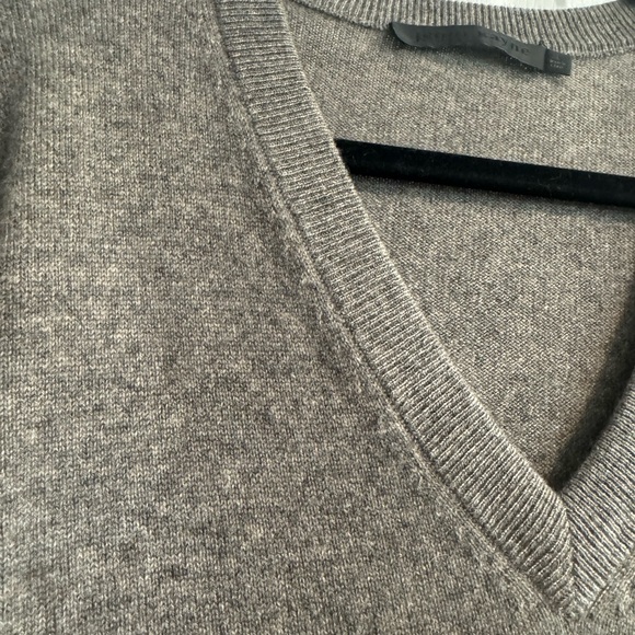 Jenni Kayne Flynn Cashmere Sweater - Picture 3 of 4